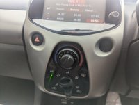 USED 2015 15 TOYOTA AYGO 1.0 VVT-i x-play Hatchback 5dr Petrol Manual Euro 5 Euro 5 (68 ps) FULL SERVICE HISTORY
