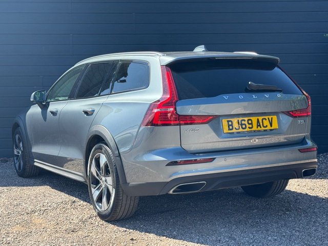 View our VOLVO V60 CROSS COUNTRY