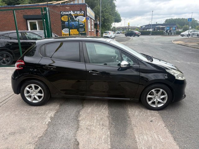 View our PEUGEOT 208