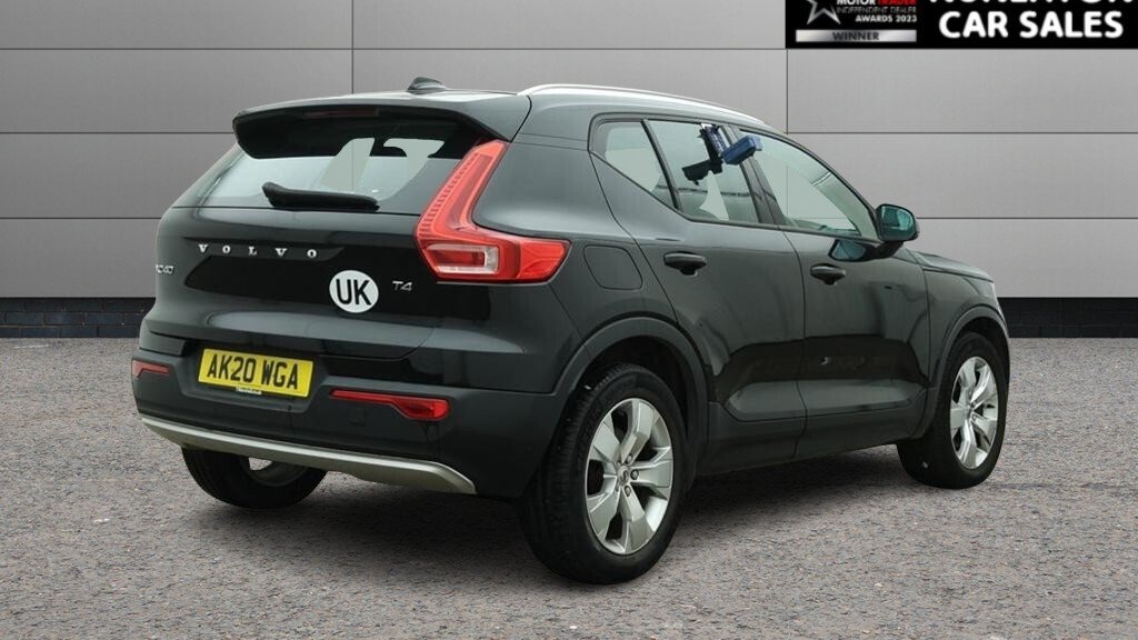 USED 2020 20 VOLVO XC40 2.0 T4 Momentum Pro SUV 5dr Petrol Auto Euro 6 (s/s) (190 ps) 