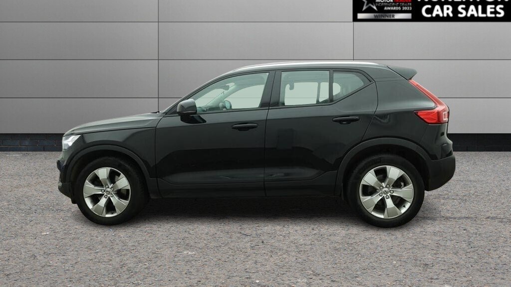 USED 2020 20 VOLVO XC40 2.0 T4 Momentum Pro SUV 5dr Petrol Auto Euro 6 (s/s) (190 ps) 
