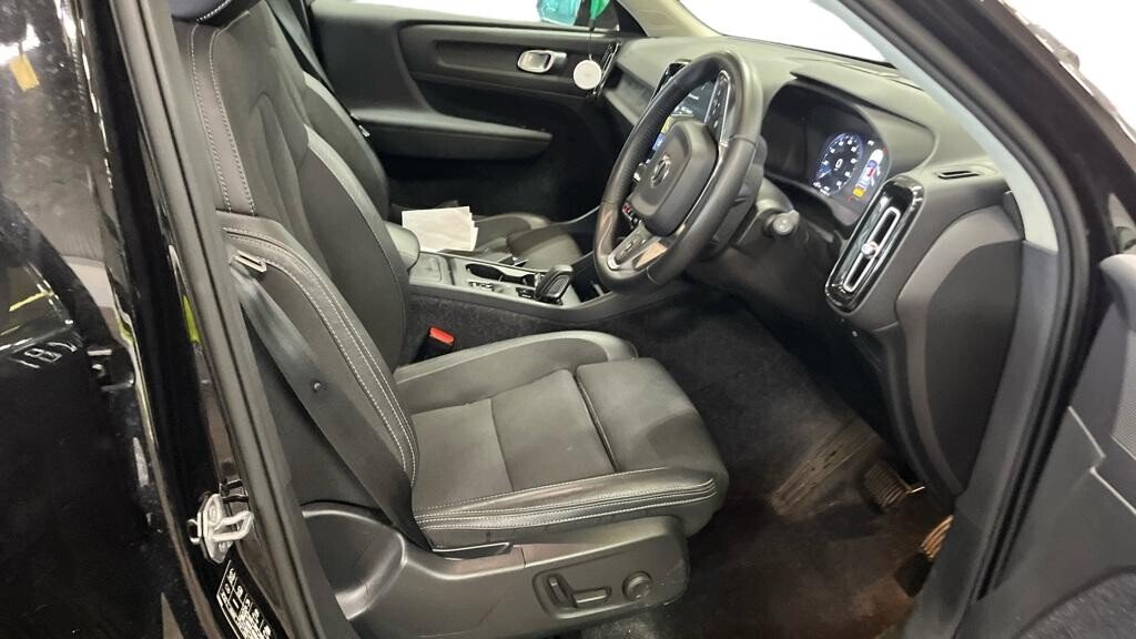 USED 2020 20 VOLVO XC40 2.0 T4 Momentum Pro SUV 5dr Petrol Auto Euro 6 (s/s) (190 ps) 