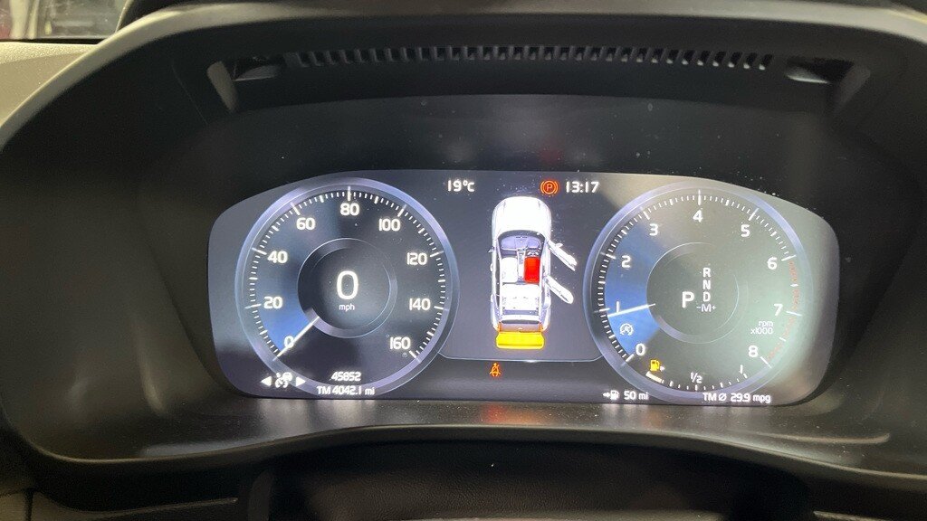 USED 2020 20 VOLVO XC40 2.0 T4 Momentum Pro SUV 5dr Petrol Auto Euro 6 (s/s) (190 ps) 