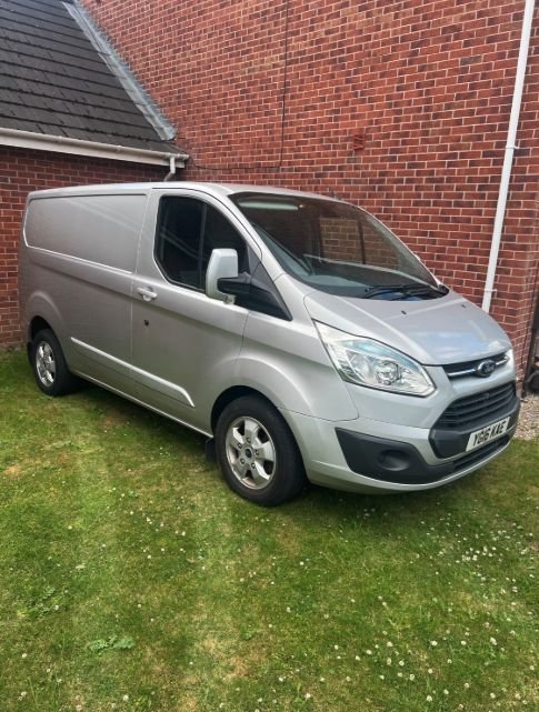 View our Ford Transit Custom 2.2 TDCi 270 Limited Panel Van 5dr Diesel Manual L1 H1 (186 g/km, 123 bhp)