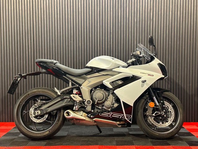 View our TRIUMPH DAYTONA 660