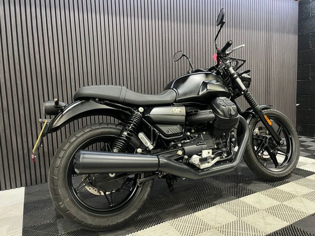 View our MOTO GUZZI V7