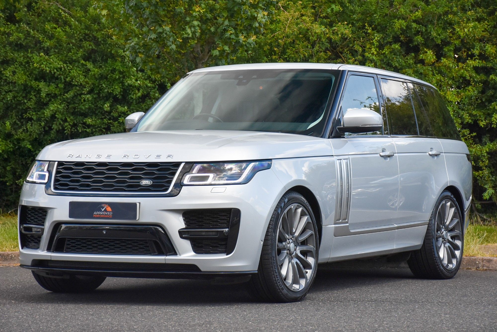 USED 2018 68 LAND ROVER RANGE ROVER 4.4 SD V8 Autobiography SUV 5dr Diesel Auto 4WD Euro 6 (s/s) (339 ps) 