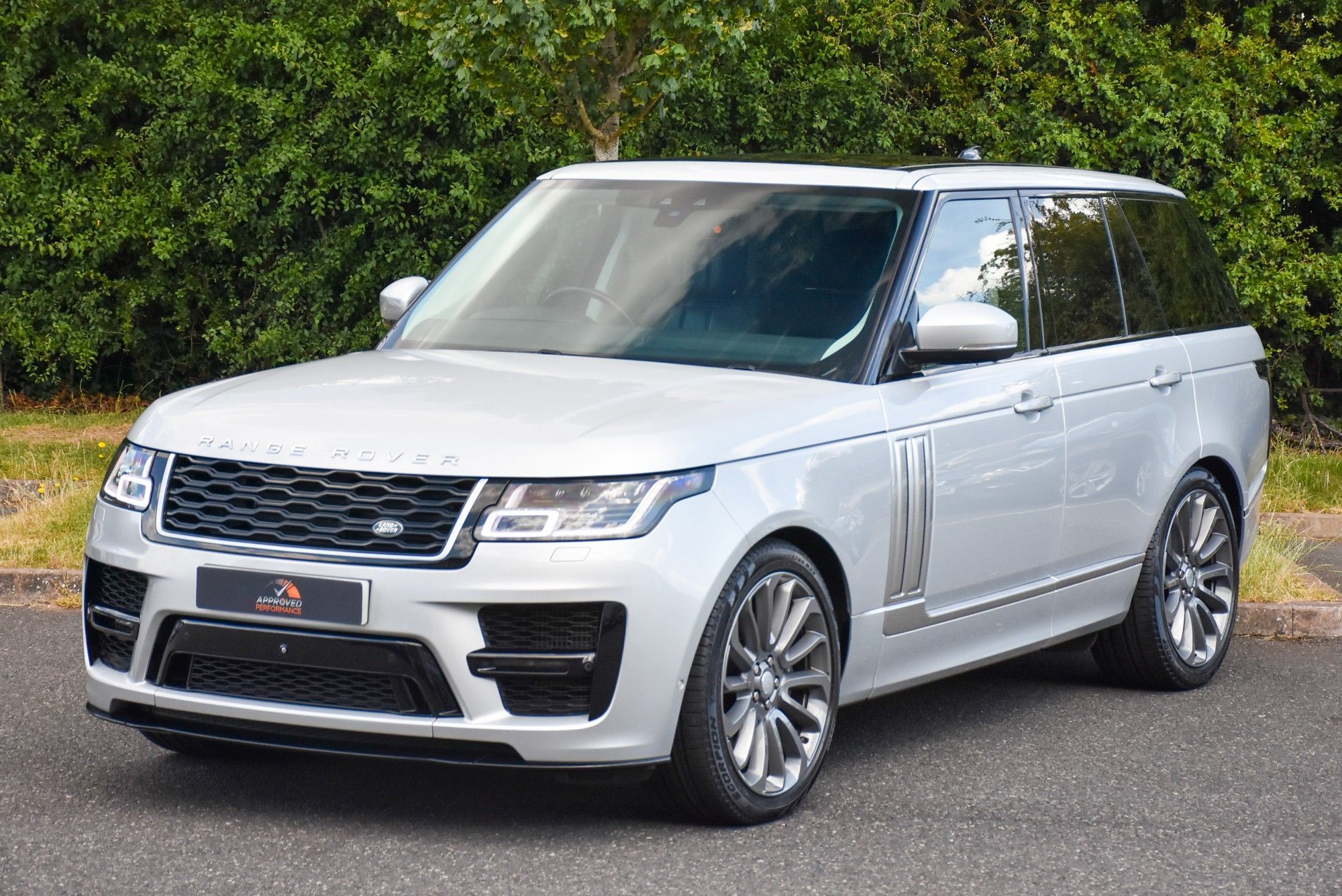 USED 2018 68 LAND ROVER RANGE ROVER 4.4 SD V8 Autobiography SUV 5dr Diesel Auto 4WD Euro 6 (s/s) (339 ps) 