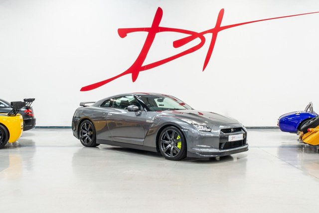 2010 NISSAN GT-R