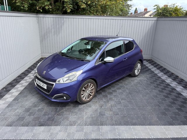 View our PEUGEOT 208