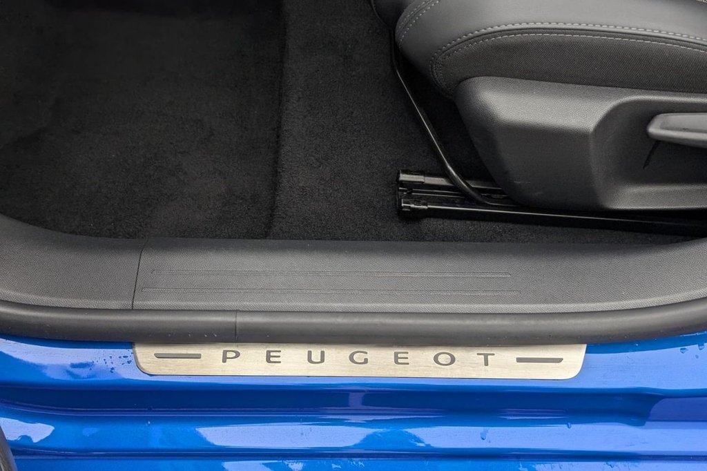USED 2023 73 PEUGEOT E-208 50kWh GT Hatchback 5dr Electric Auto (7.4kW Charger) (136 ps) Car Play, Rear Camera, Sat Nav