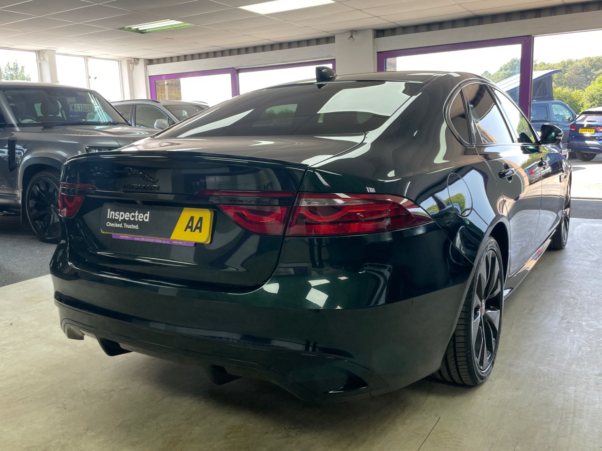USED 2021 15 JAGUAR XF 2.0 D200 MHEV R-Dynamic SE Saloon 4dr Diesel Auto Euro 6 (s/s) (204 ps) 