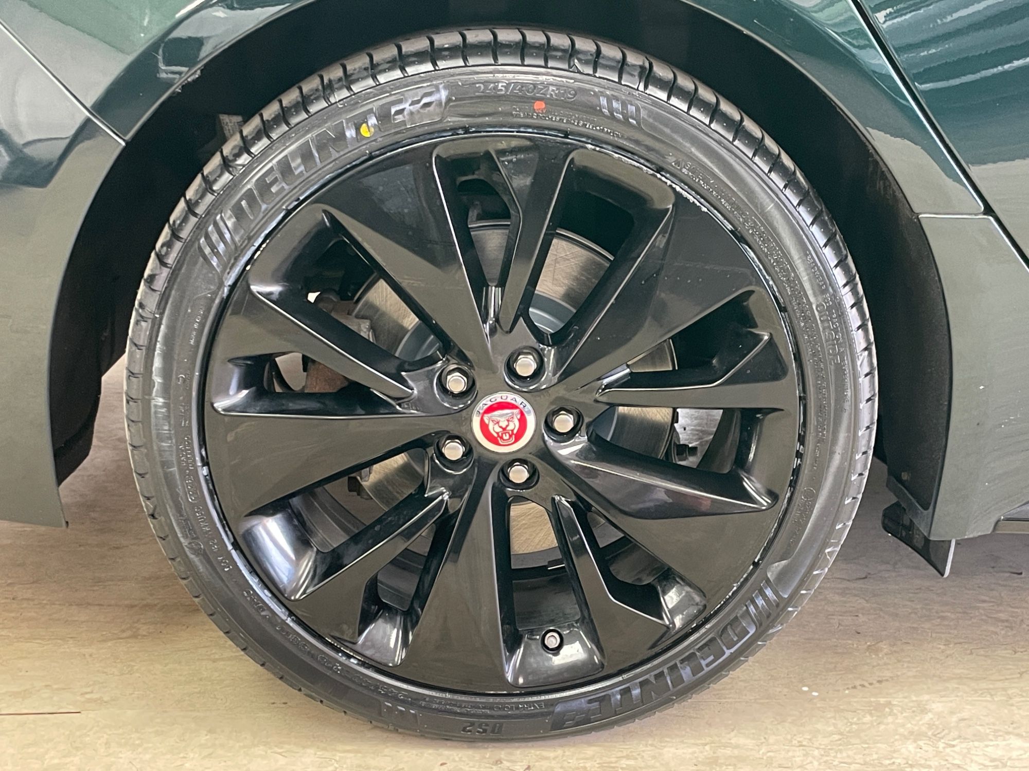 USED 2021 15 JAGUAR XF 2.0 D200 MHEV R-Dynamic SE Saloon 4dr Diesel Auto Euro 6 (s/s) (204 ps) 
