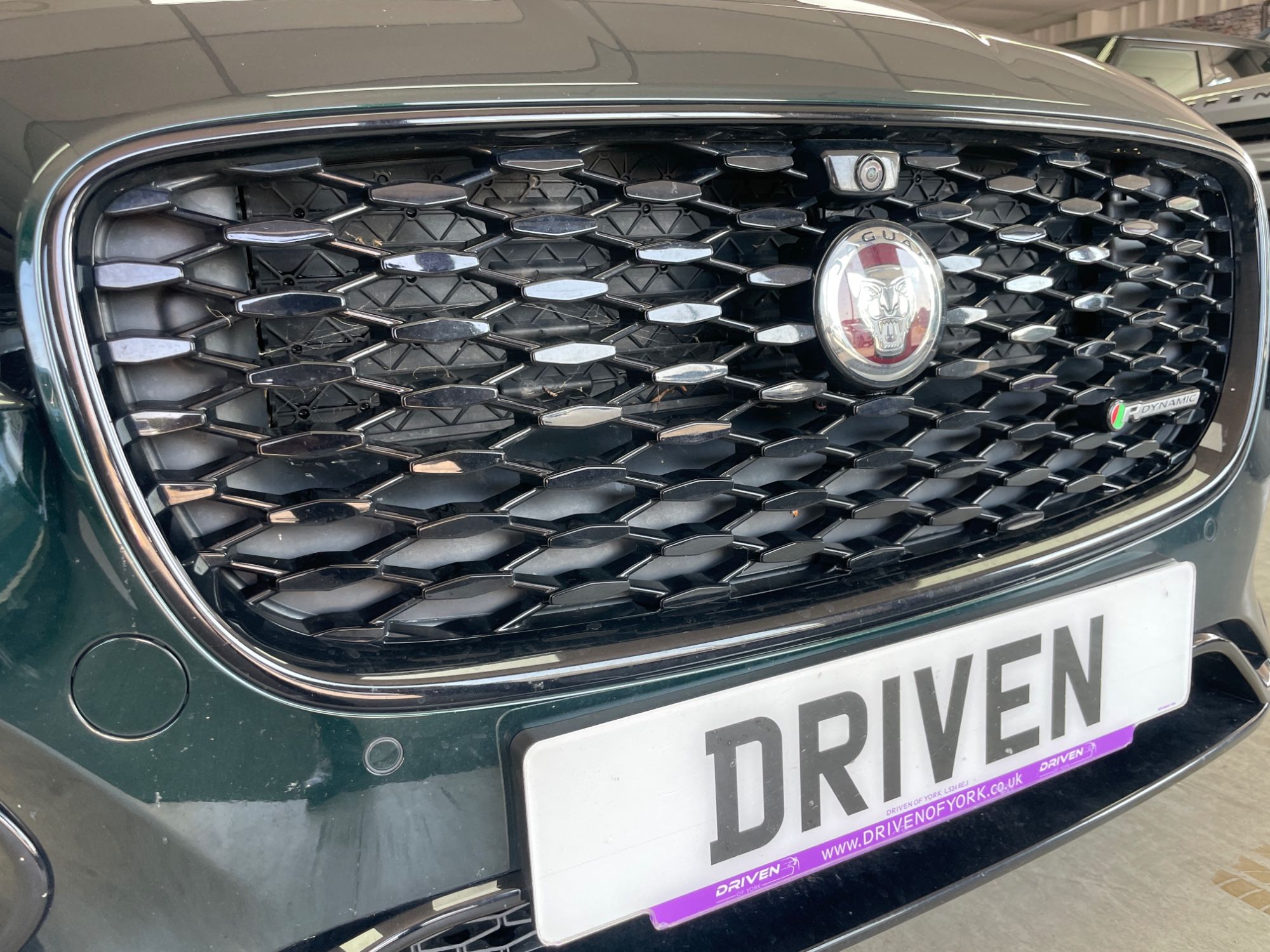 USED 2021 15 JAGUAR XF 2.0 D200 MHEV R-Dynamic SE Saloon 4dr Diesel Auto Euro 6 (s/s) (204 ps) 