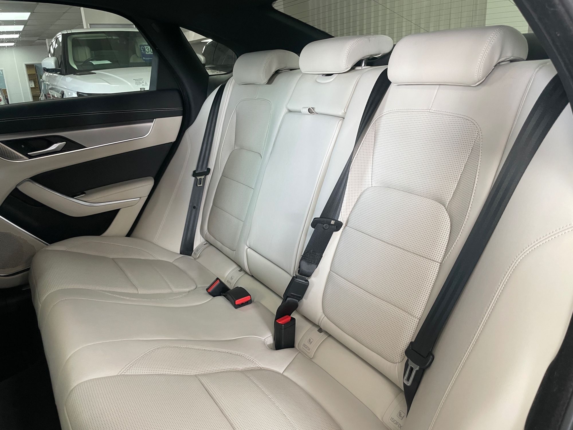 USED 2021 15 JAGUAR XF 2.0 D200 MHEV R-Dynamic SE Saloon 4dr Diesel Auto Euro 6 (s/s) (204 ps) 