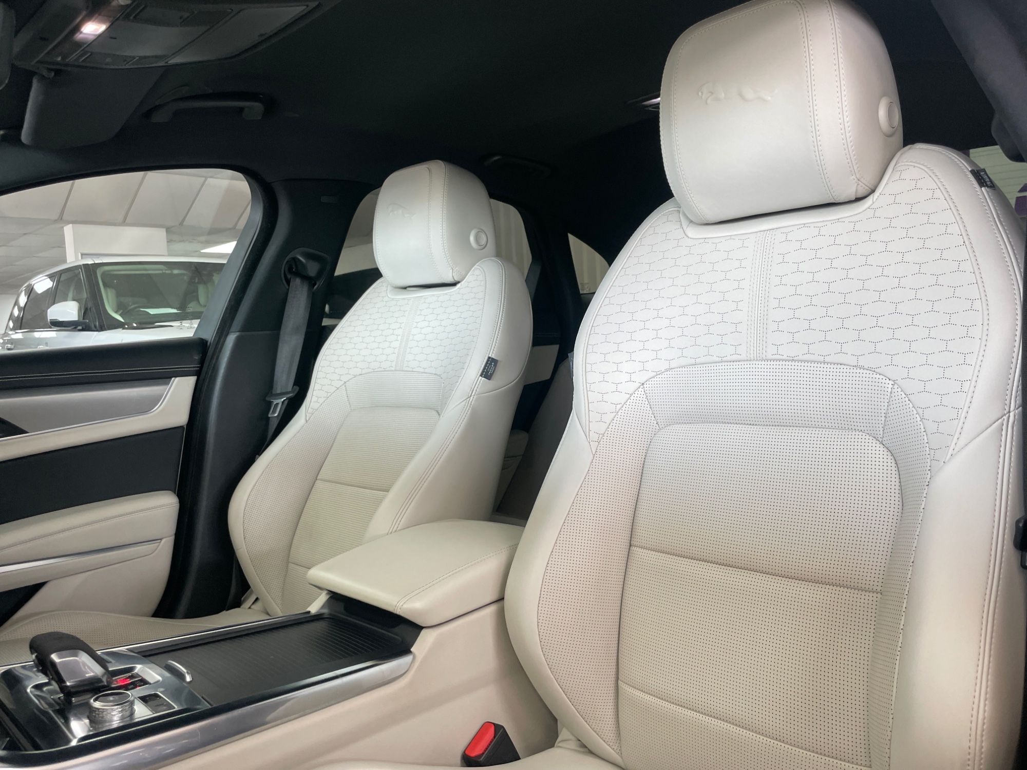 USED 2021 15 JAGUAR XF 2.0 D200 MHEV R-Dynamic SE Saloon 4dr Diesel Auto Euro 6 (s/s) (204 ps) 