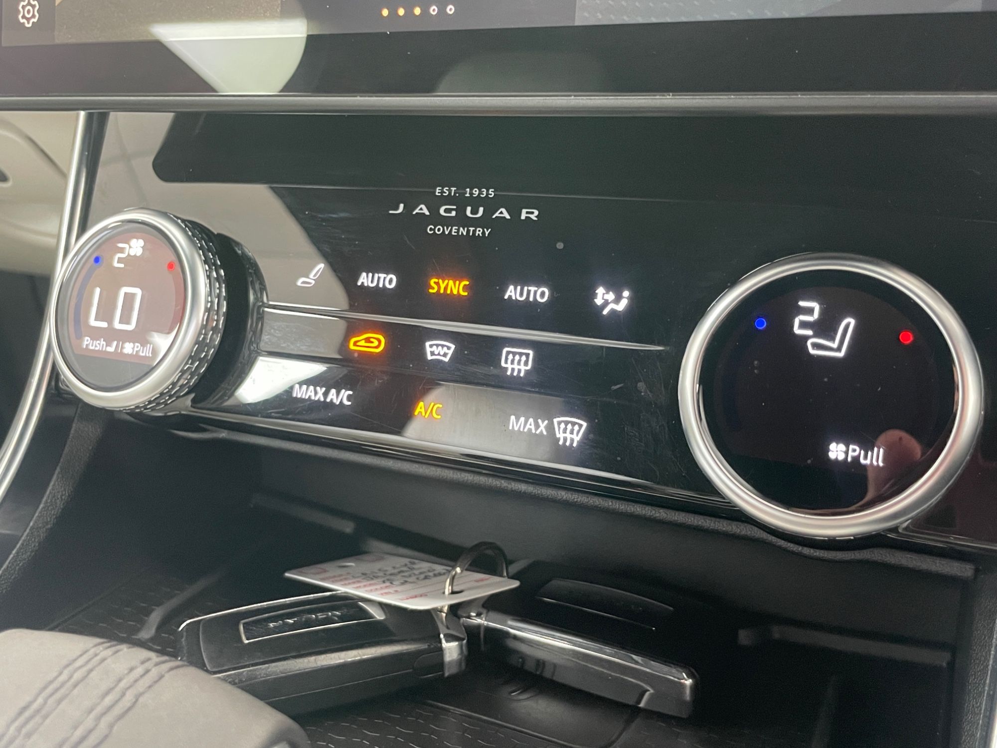USED 2021 15 JAGUAR XF 2.0 D200 MHEV R-Dynamic SE Saloon 4dr Diesel Auto Euro 6 (s/s) (204 ps) 