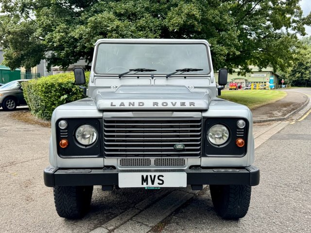 View our LAND ROVER DEFENDER 90