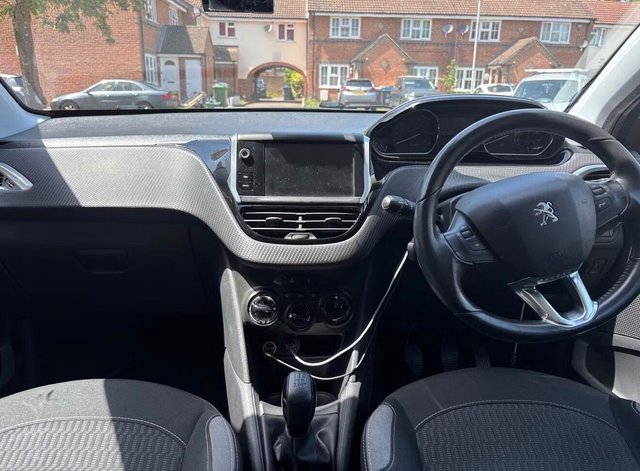 View our PEUGEOT 208