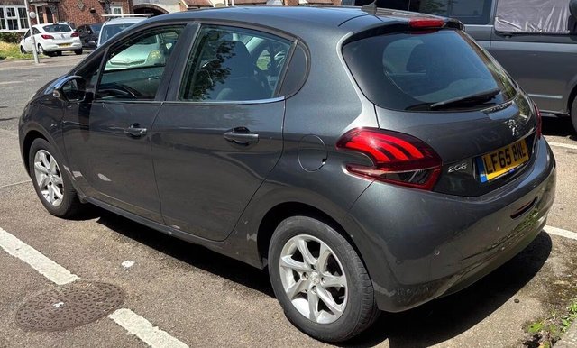 View our PEUGEOT 208