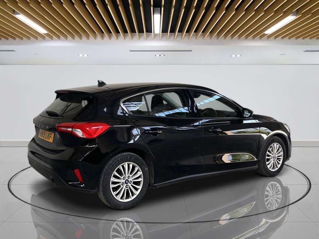 2019 Ford Focus — image 2