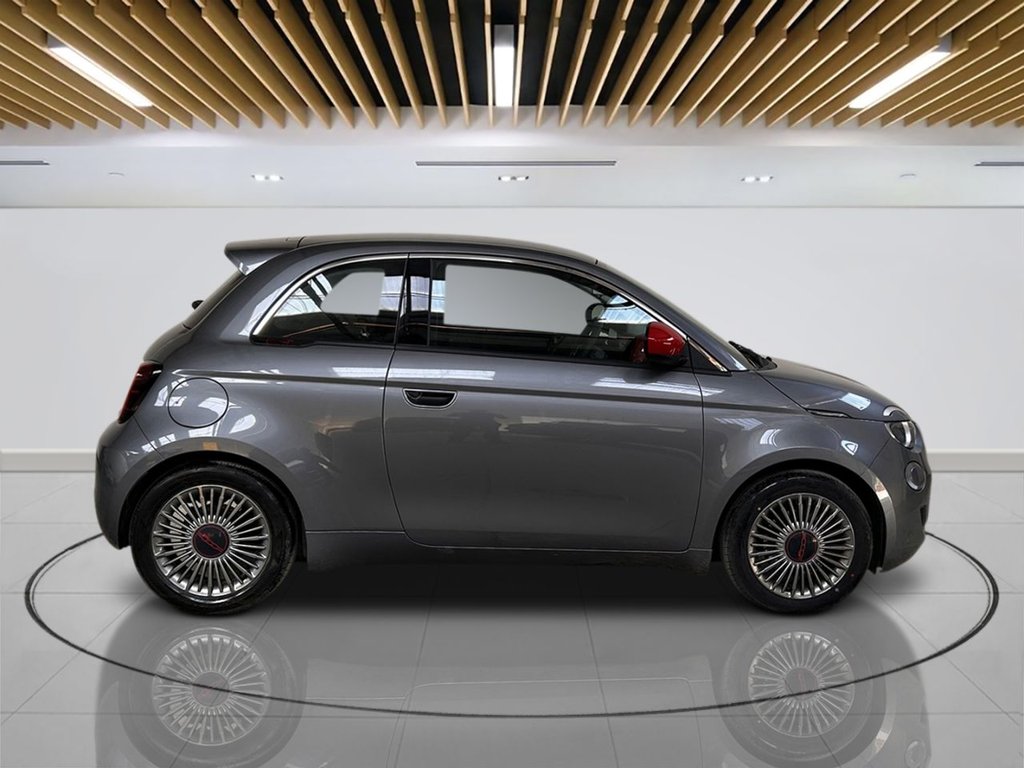 2022 Fiat 500E — image 7