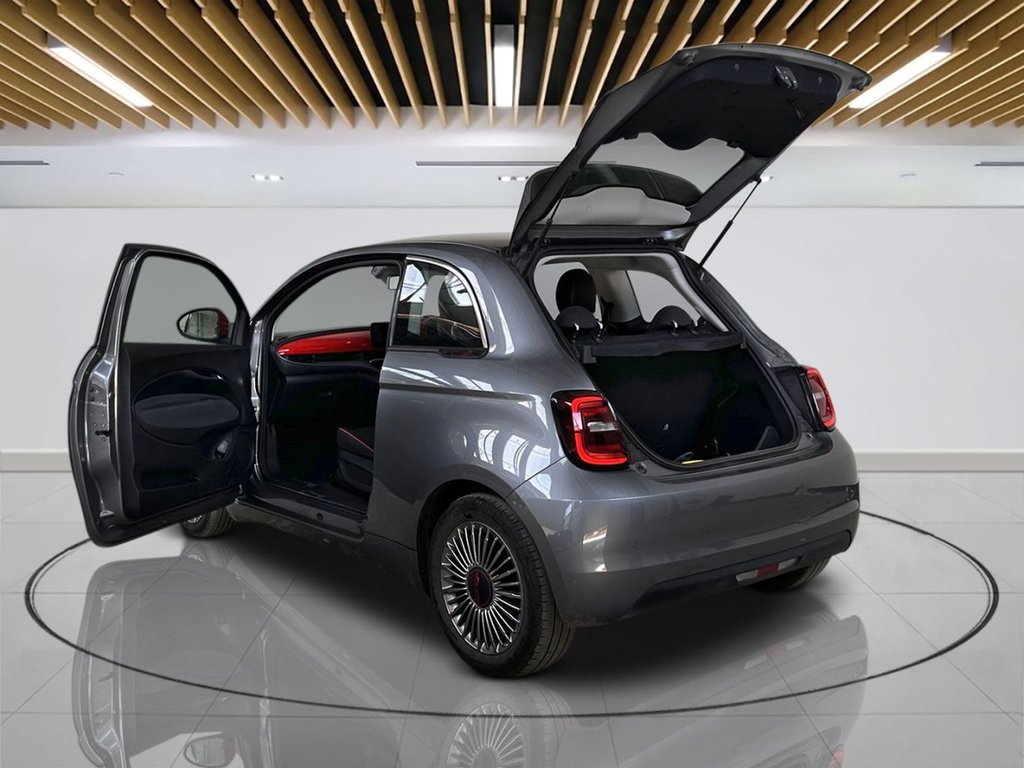 2022 Fiat 500E — image 8