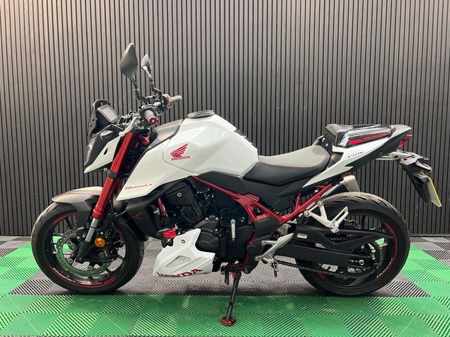View our HONDA CB750 Hornet