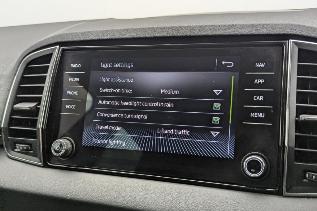 USED 2018 68 SKODA KAROQ 1.6 TDI SE L SUV 5dr Diesel DSG Euro 6 (s/s) (115 ps) Car Play, Rear Camera, Sat Nav