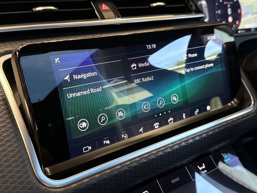 USED 2020 70 LAND ROVER RANGE ROVER VELAR 3.0 D300 R-Dynamic SE SUV 5dr Diesel Auto 4WD Euro 6 (s/s) (300 ps) PANORAMIC ROOF|AIR SUSPENSION