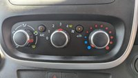 USED 2020 20 RENAULT TRAFIC Minibus LWB Sport Nav EDC Automatic DCi 170 PS 9 Seat L2 With Air Conditioning, Electric Pack,Cruise control, Reverse camera, Auto Wipers finished in 