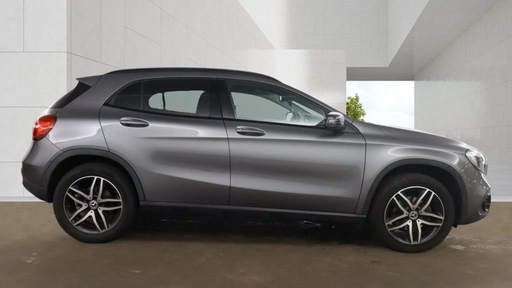 USED 2019 19 MERCEDES-BENZ GLA 1.6 GLA180 Urban Edition SUV 5dr Petrol 7G-DCT Euro 6 (s/s) (122 ps) SERVICE HISTORY / 2 OWNERS