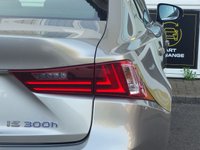 USED 2014 14 LEXUS IS 2.5 300h Luxury Saloon 4dr Petrol Hybrid E-CVT Euro 5 (s/s) (223 ps) Comprehensive LEXUS Service History  |  Fresh Service at POS  |  Set of  2 Keys