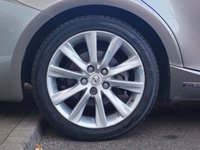 USED 2014 14 LEXUS IS 2.5 300h Luxury Saloon 4dr Petrol Hybrid E-CVT Euro 5 (s/s) (223 ps) Comprehensive LEXUS Service History  |  Fresh Service at POS  |  Set of  2 Keys