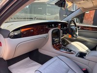 USED 2008 08 JAGUAR XJ 2.7 TD Sovereign LWB Saloon 4dr Diesel Automatic (214 g/km, 204 bhp) 