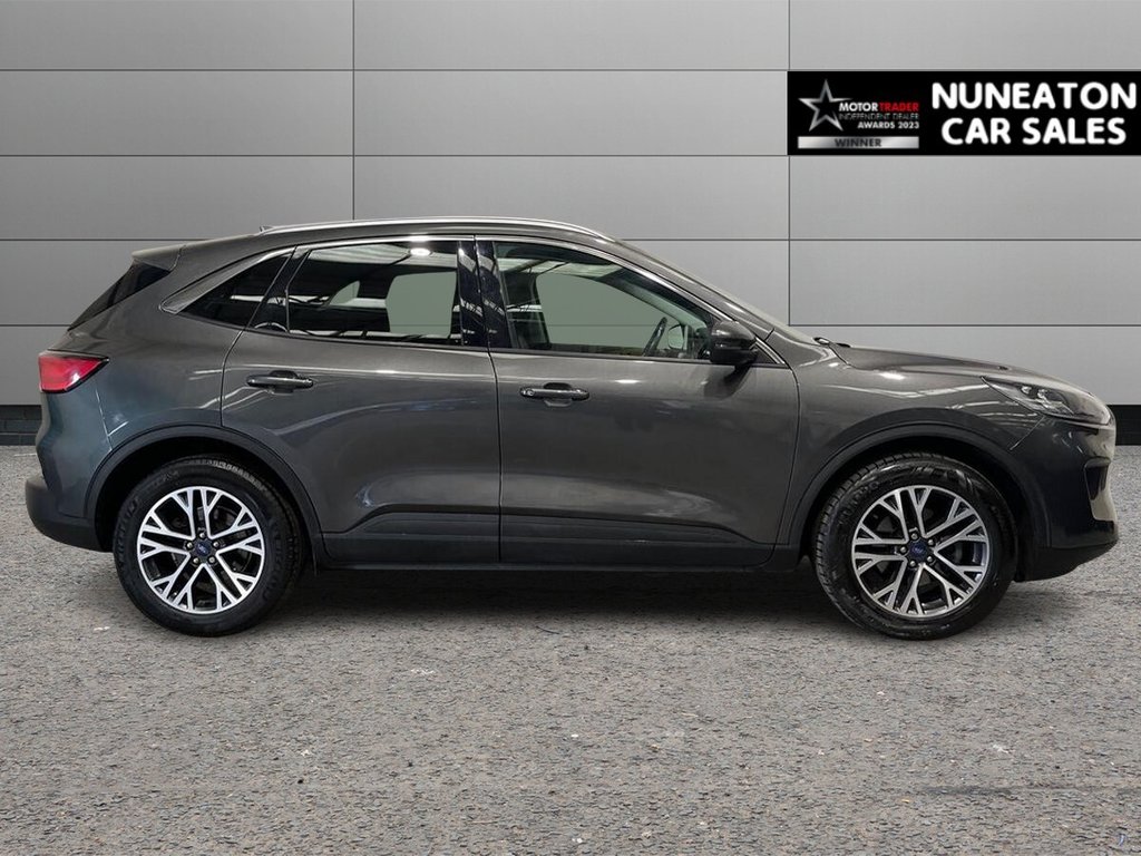 2021 Ford Kuga — image 2