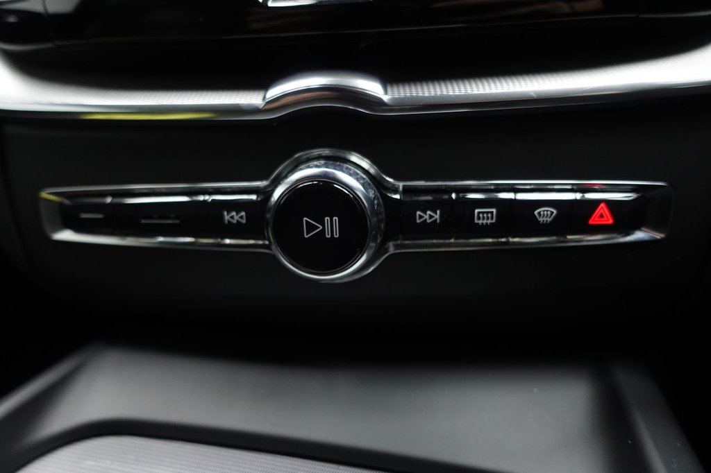 2020 Volvo XC60 — image 25