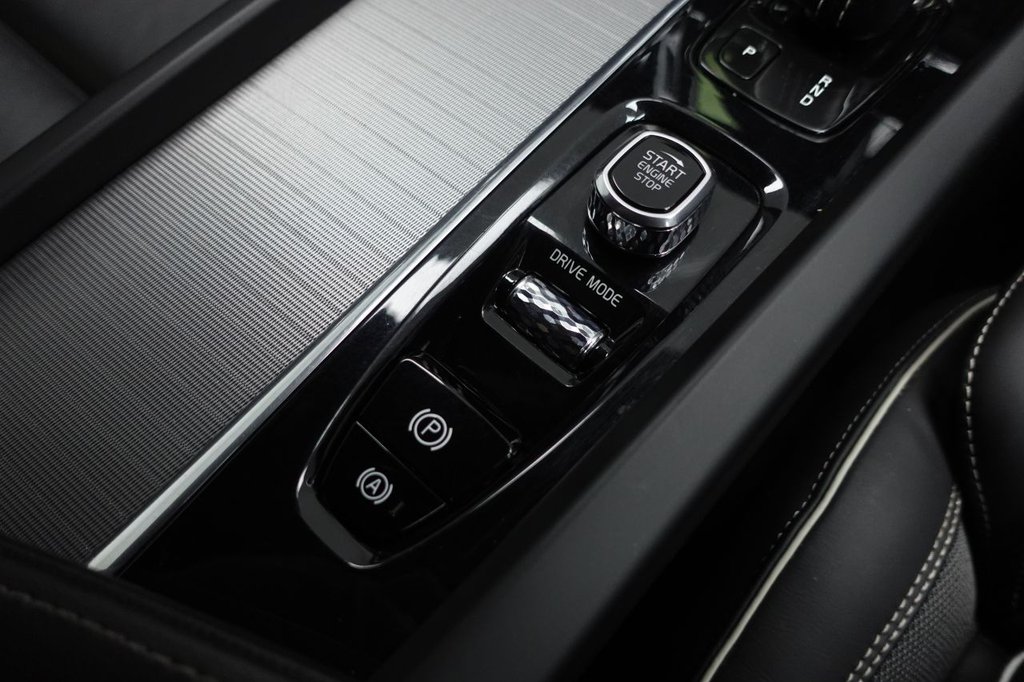 2020 Volvo XC60 — image 27