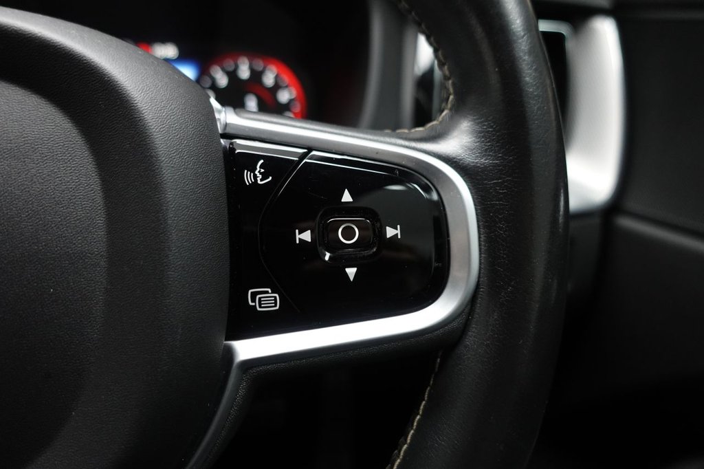 2020 Volvo XC60 — image 22