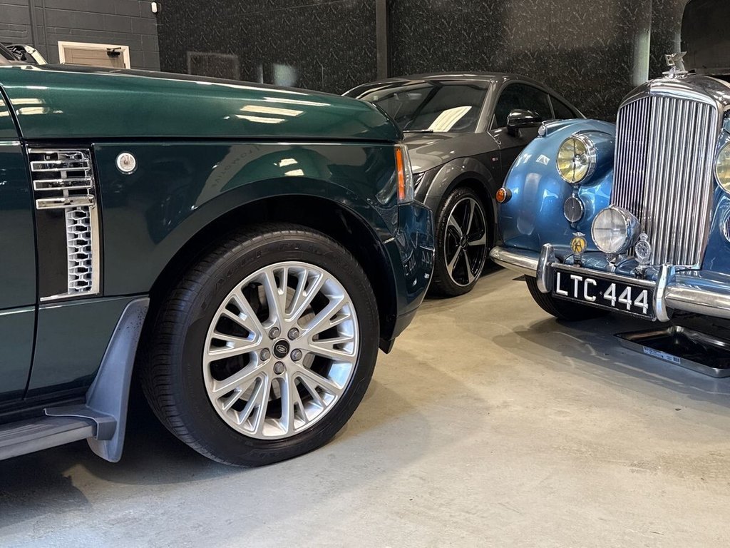 USED 2010 LAND ROVER RANGE ROVER 4.4 TD V8 Autobiography SUV 5dr Diesel Auto 4WD Euro 5 (313 bhp) AINTREE GREEN OVER TAN LEATHER