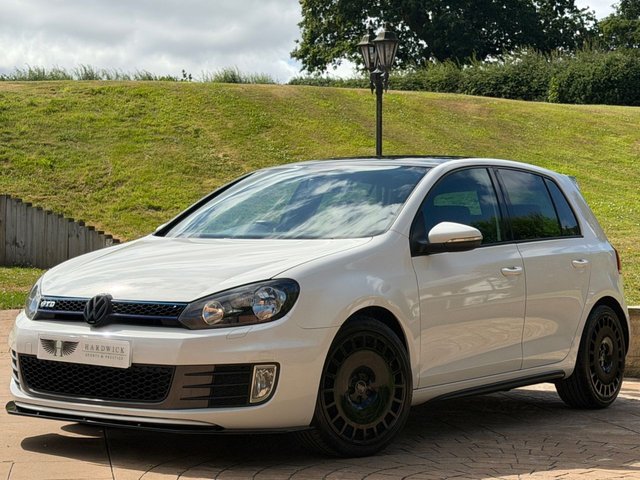 View our VOLKSWAGEN GOLF