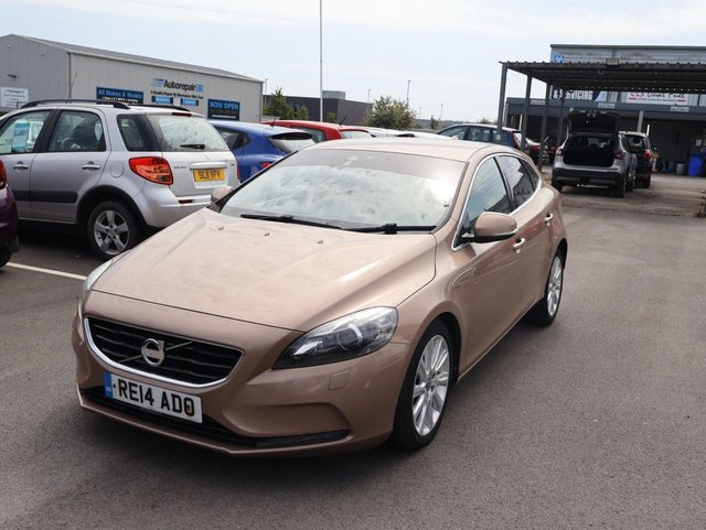 View our VOLVO V40