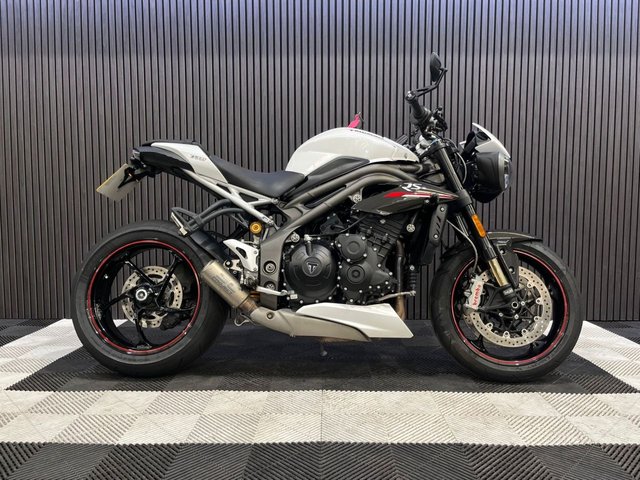 View our TRIUMPH SPEED TRIPLE 1050