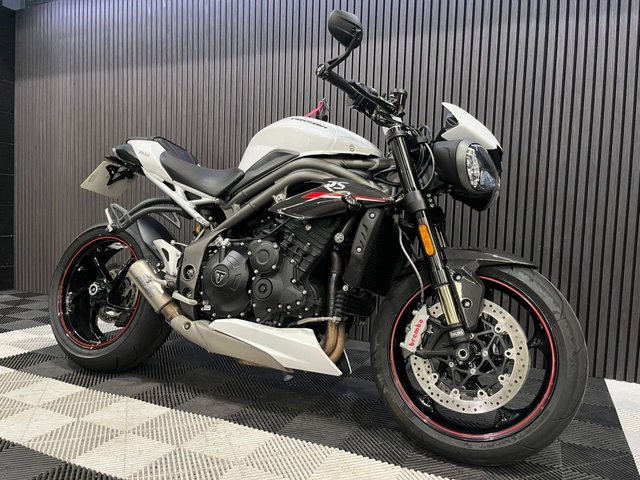 View our TRIUMPH SPEED TRIPLE 1050