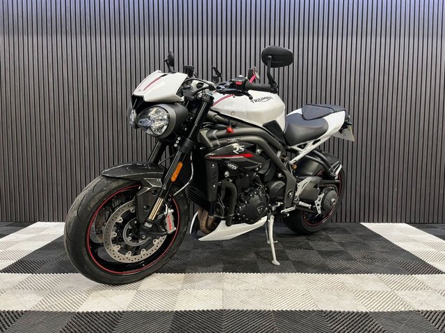 View our TRIUMPH SPEED TRIPLE 1050