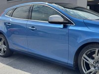 USED 2017 67 VOLVO V40 1.5 T2 R-Design Pro Hatchback 5dr Petrol Auto Euro 6 (s/s) (122 ps) &pound;9000 VOLVO OPTIONAL UPGRAES -- LEATHER -- SAT NAV -- CAMERA -- SUNROOF -- HEATED SEATS