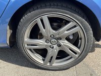 USED 2017 67 VOLVO V40 1.5 T2 R-Design Pro Hatchback 5dr Petrol Auto Euro 6 (s/s) (122 ps) &pound;9000 VOLVO OPTIONAL UPGRAES -- LEATHER -- SAT NAV -- CAMERA -- SUNROOF -- HEATED SEATS