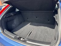 USED 2017 67 VOLVO V40 1.5 T2 R-Design Pro Hatchback 5dr Petrol Auto Euro 6 (s/s) (122 ps) &pound;9000 VOLVO OPTIONAL UPGRAES -- LEATHER -- SAT NAV -- CAMERA -- SUNROOF -- HEATED SEATS