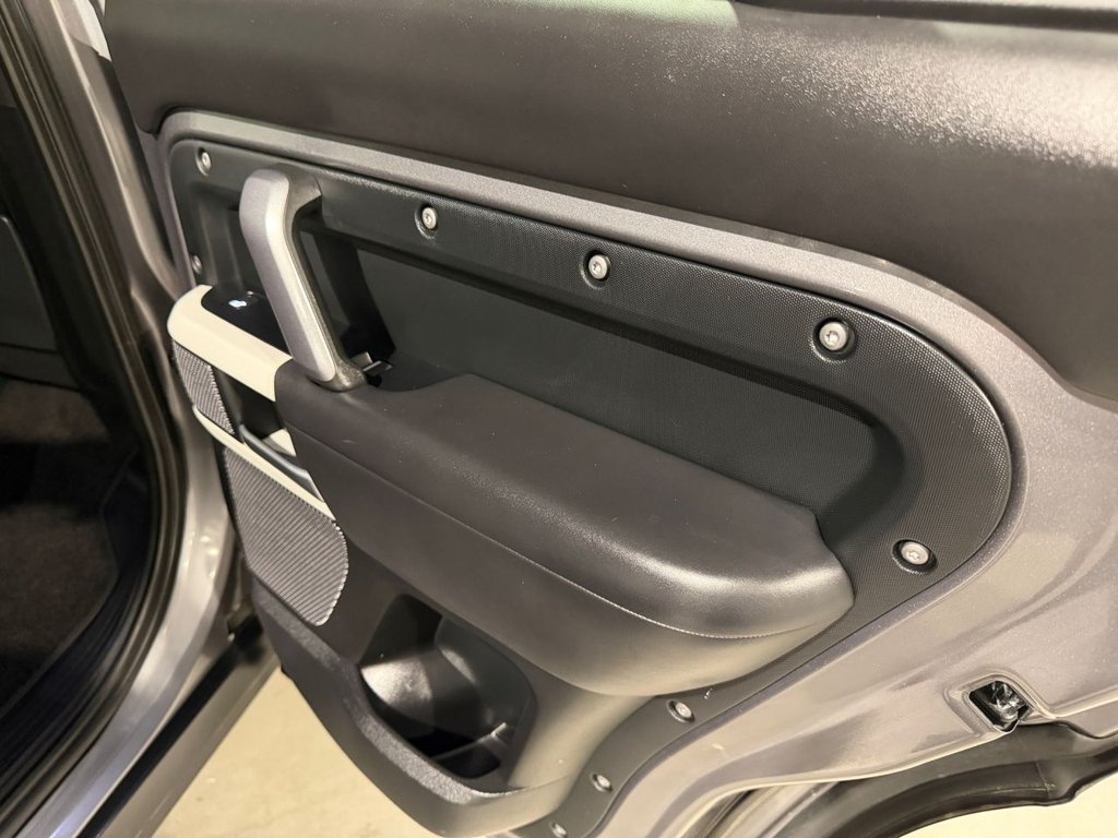USED 2021 21 LAND ROVER DEFENDER 110 3.0 D250 MHEV X-Dynamic SE SUV 5dr Diesel Auto 4WD Euro 6 (s/s) (250 ps) 