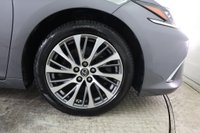 USED 2020 70 LEXUS ES 2.5 300h E-CVT Euro 6 (s/s) 4dr Sunroof, Reverse Camera,